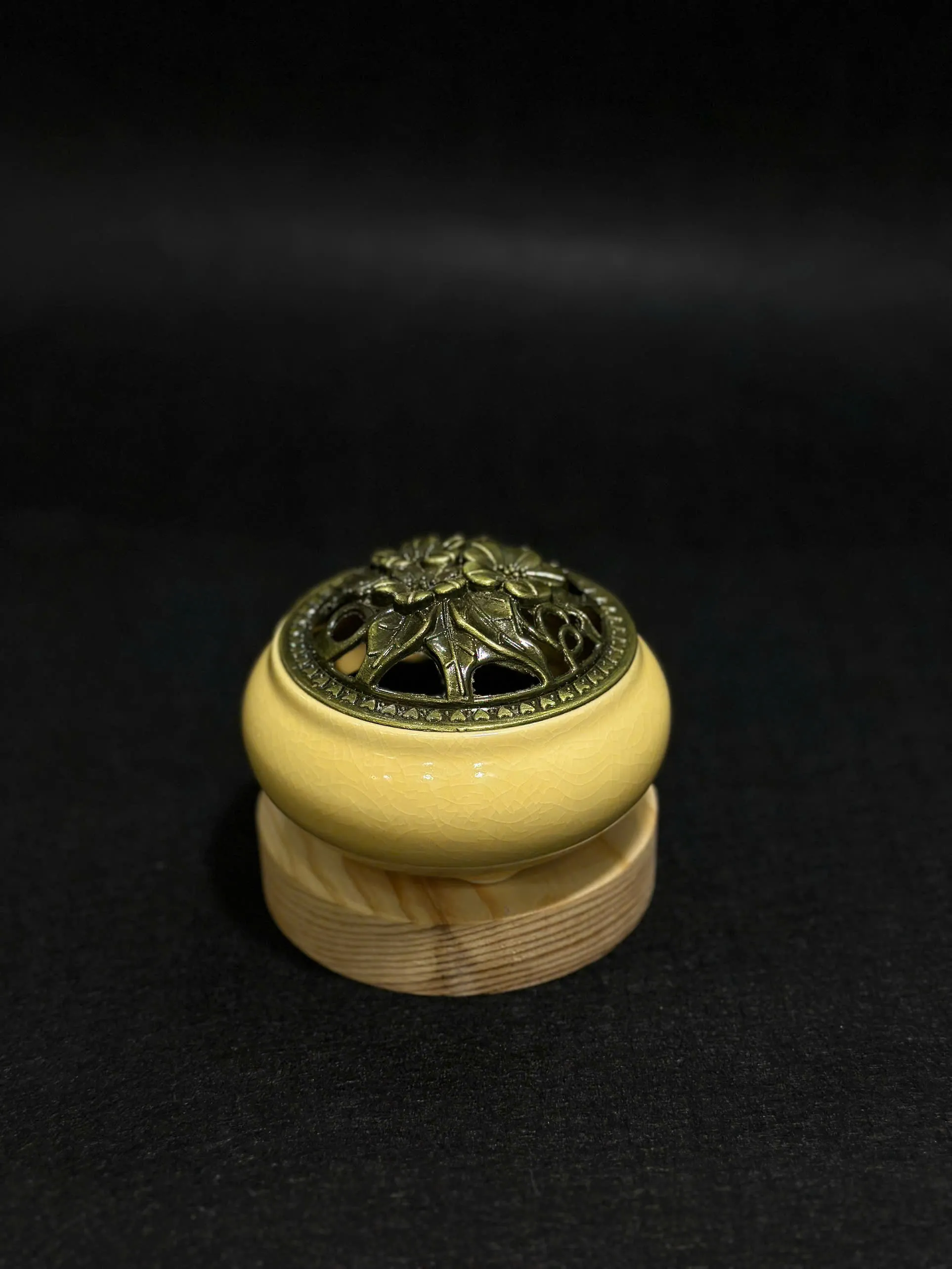 Crackle-Glaze Ceramic Agarwood Burner – Includes Fire-Resistant Liner for Incense Cones